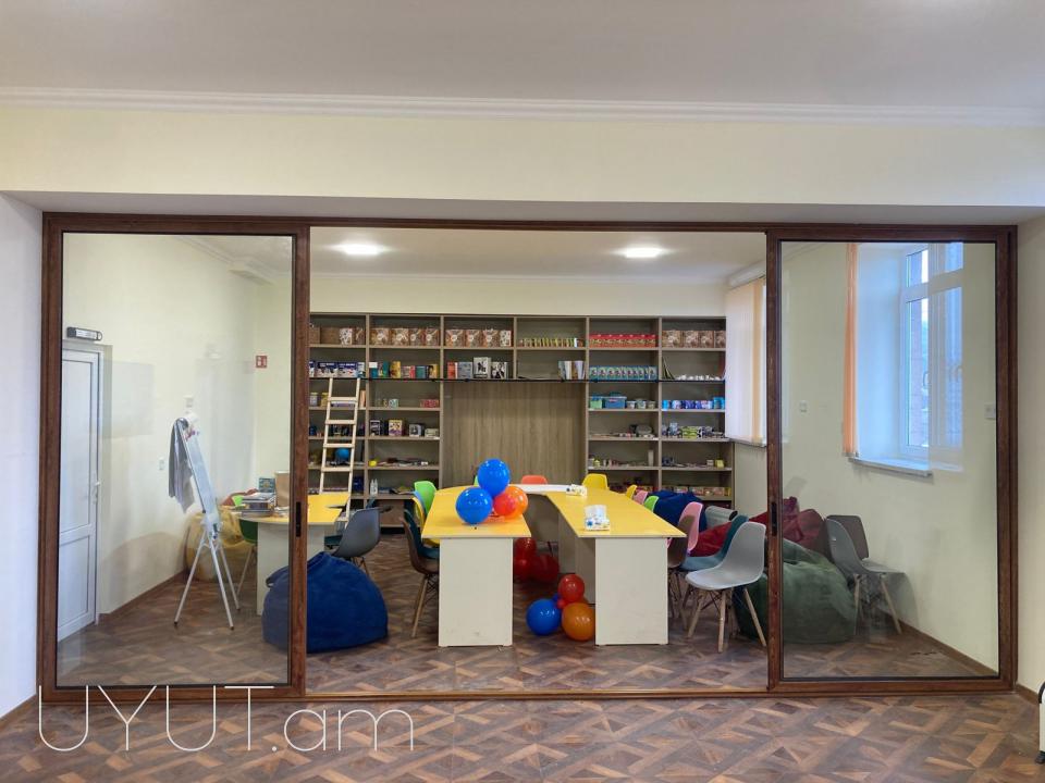 Մետաղապլաստե և ալյումինե սլայդ դռներ –  FARMPLAST LLC