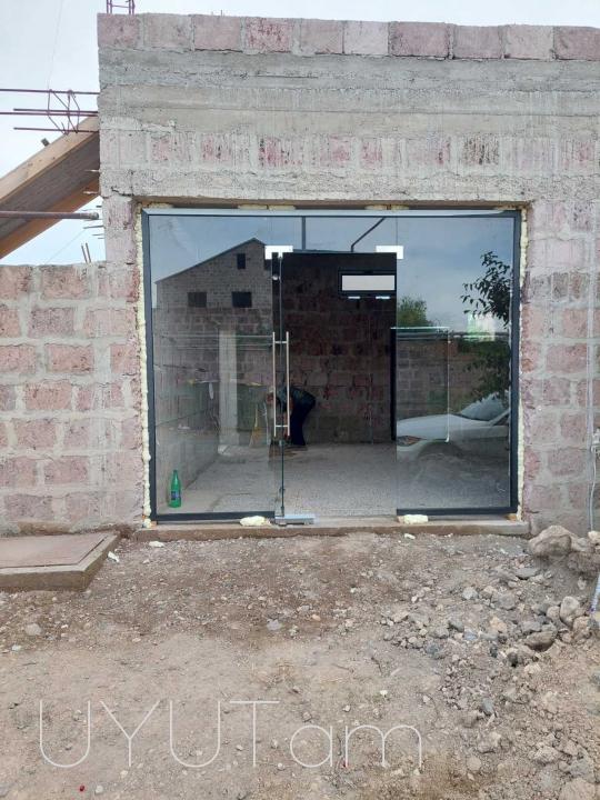 Ապակե մուտքի դռներ – FARMPLAST LLC 