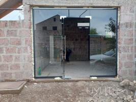 Ապակե մուտքի դռներ – FARMPLAST LLC 