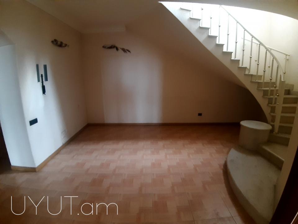 Փոքր կենտրոնում վաճառվում է պենտհաուս 2-ու հարկով