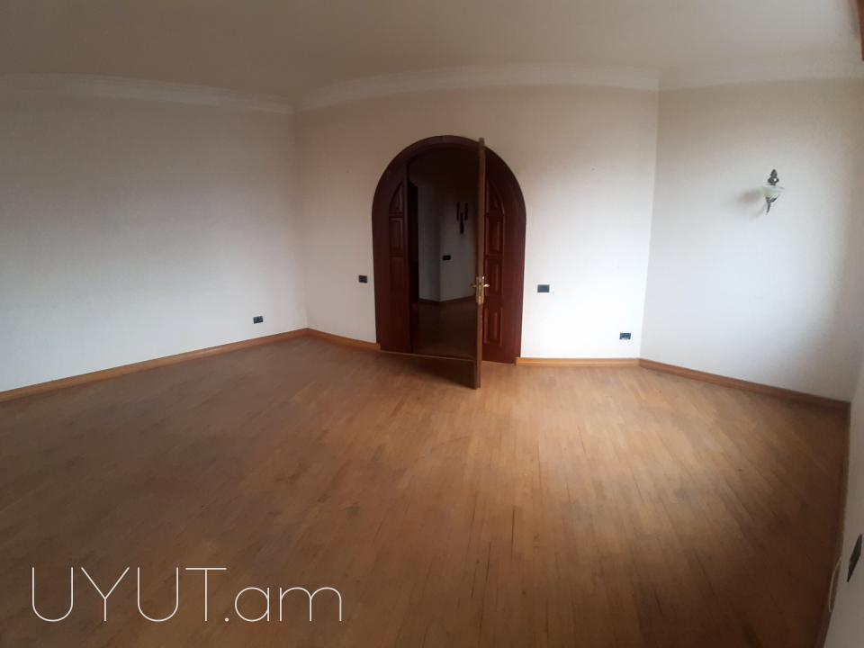 Փոքր կենտրոնում վաճառվում է պենտհաուս 2-ու հարկով