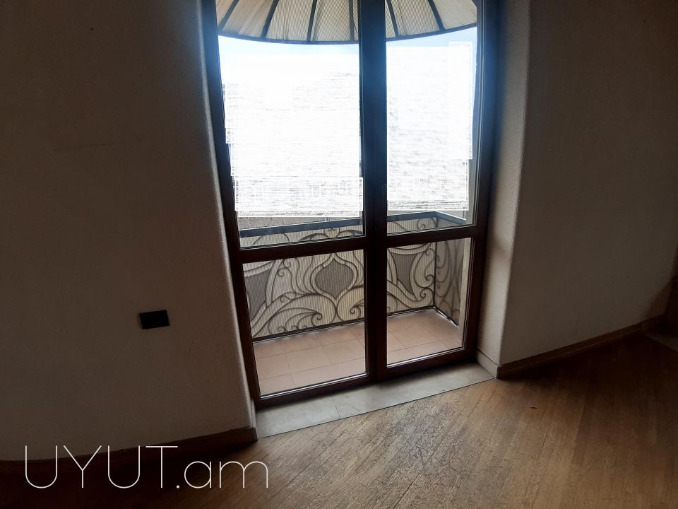 Փոքր կենտրոնում վաճառվում է պենտհաուս 2-ու հարկով