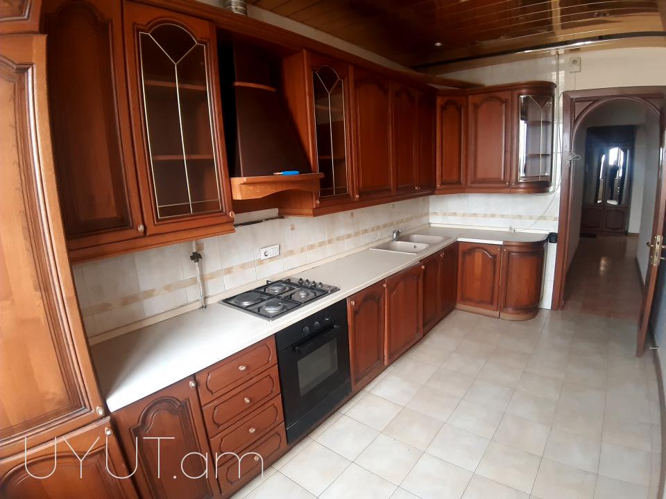 Փոքր կենտրոնում վաճառվում է պենտհաուս 2-ու հարկով