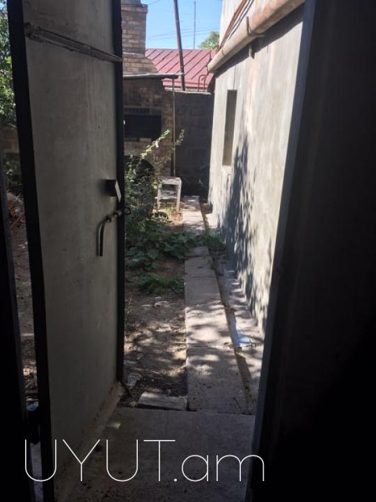 Առանձնատուն   Պտղնի   գյուղում