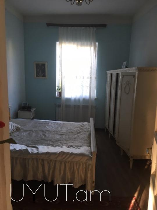 Առանձնատուն   Պտղնի   գյուղում
