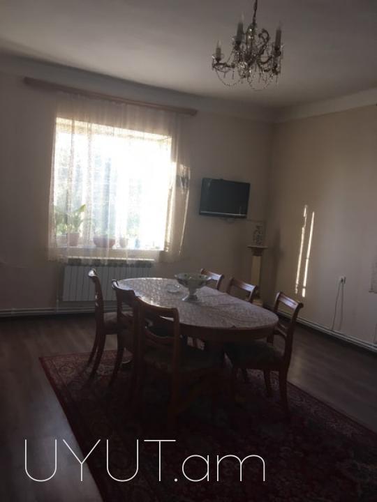 Առանձնատուն   Պտղնի   գյուղում
