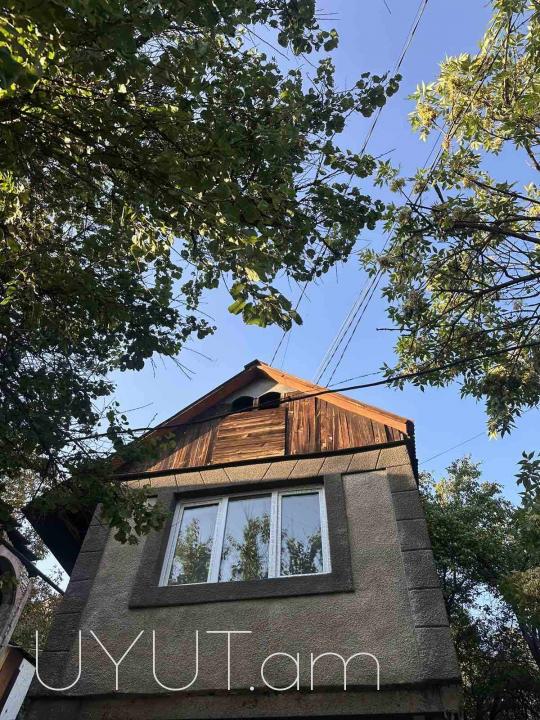 Կենտրոն մյասնիկյան փողոց 45 տուն, մակերեսը 47 քմ տակը կա ավտոտնակ բնակարանը վերանորոգված է և մարդ չի բնակվում