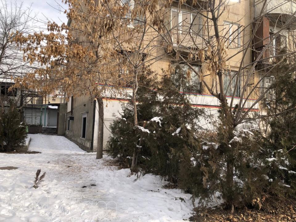 Տրվում է վարձակալության բնակարանը գտնվում է զեյթունում մինաս ավետիսյան փողոցում 15 շենքում ընդհանուր մակերեսը 78 քմ ՛ 2 ննջարան, 1 հյուրասենյակ բնակարանը կիսանկուղային է, 