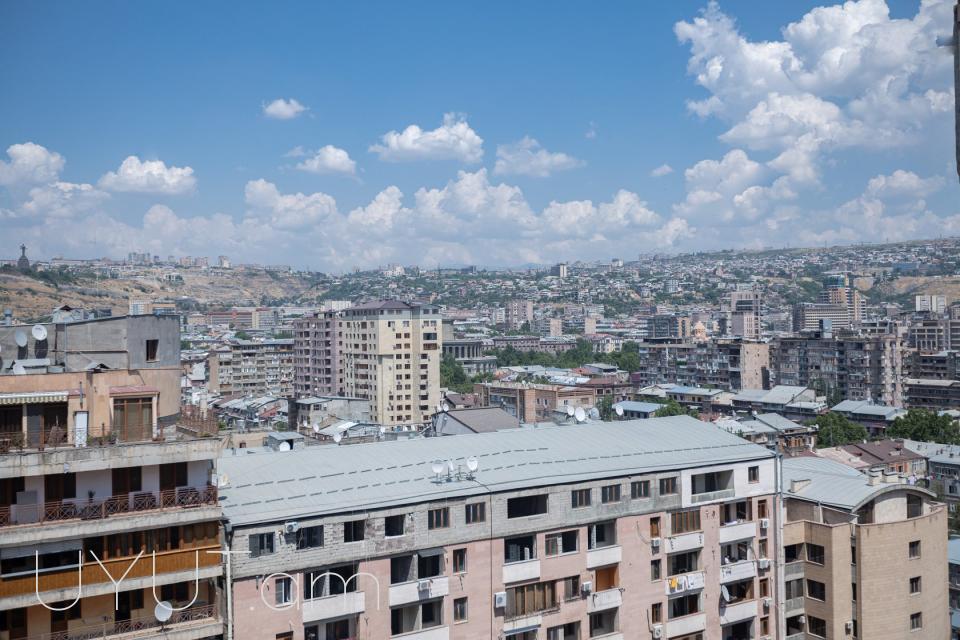Փոքր կենտրոնում Արամի 82/84 (Նորակառույց շենք) 16/9 հարկ, առկա է վերելակ վարձակալությամբ է հանձնվում ընդարձակ 3-սենյականոց բնակարան