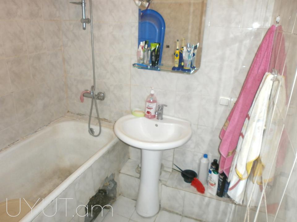Նոր-Նորքի 5-րդ զանգված (Եկեղեցու հարևանությամբ) 4 սենյակ կոդ 4037