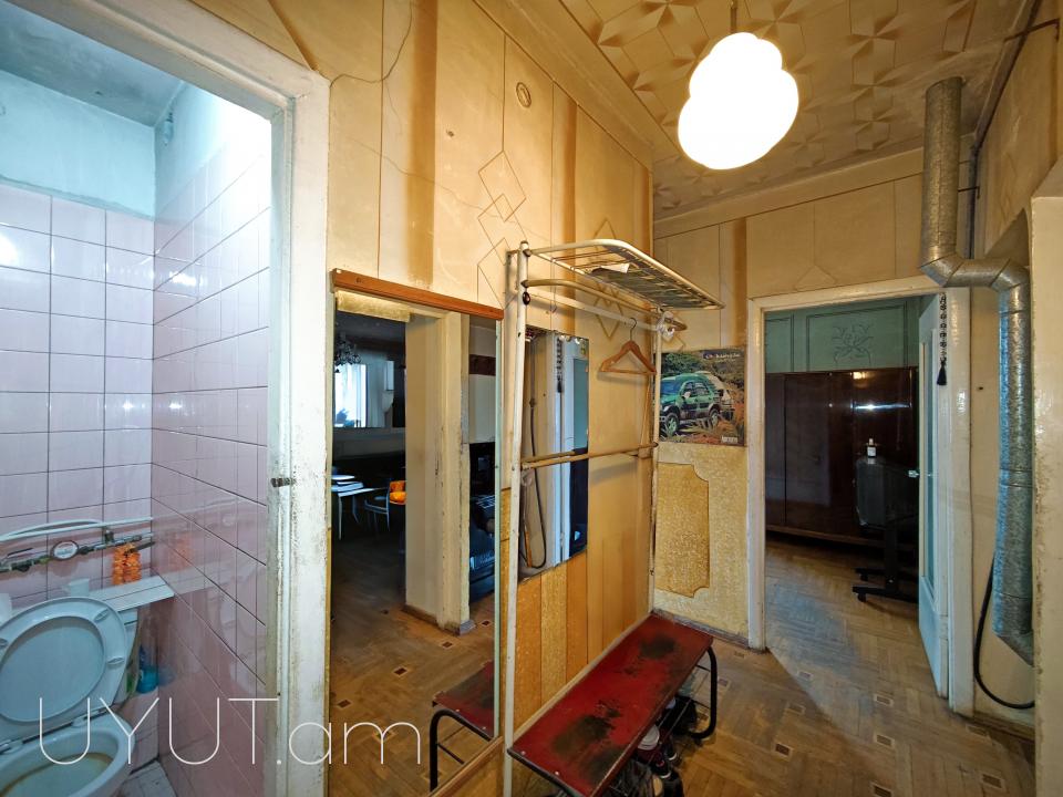 Կիևյան - Օրբելի խաչմերուկի մոտակայքում Վաճառվում է 3 սենյականոց բնակարան քարե շենքում
