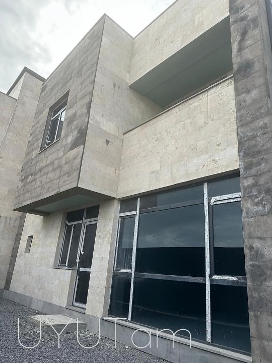 Վաճառվում է 2 հարկանի թաունհաուս Ներքին Չարբախում