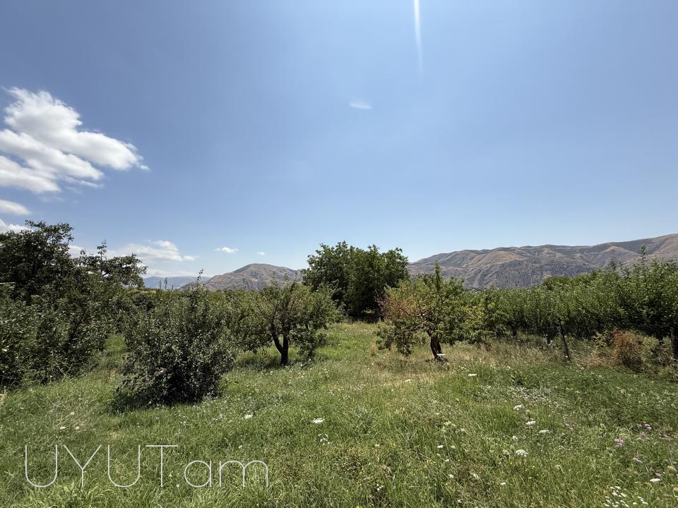 Հողատարածք Գառնիում