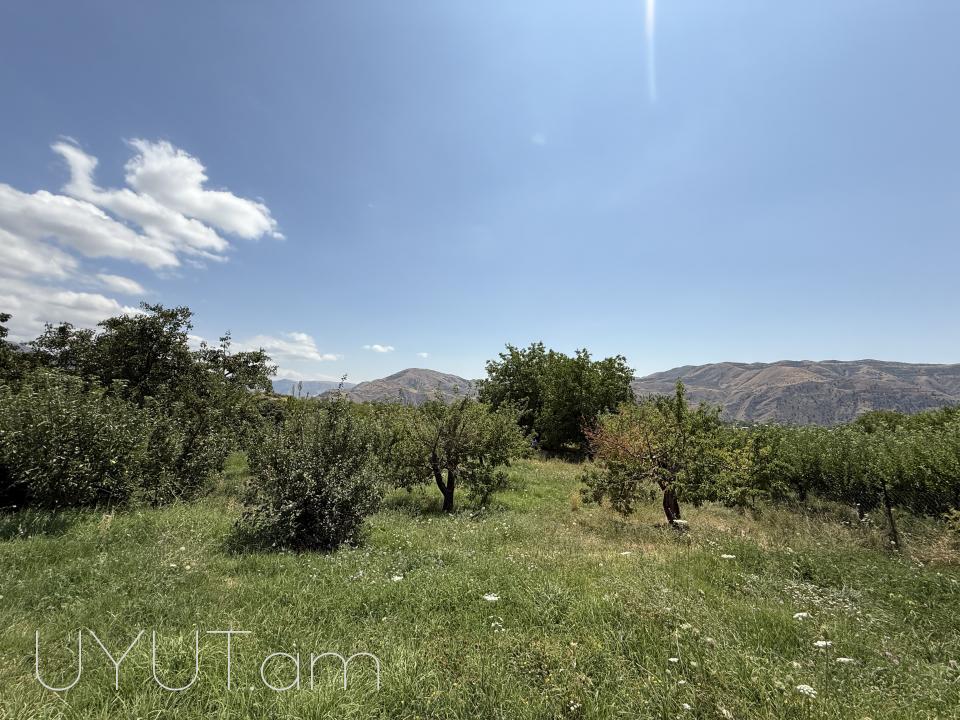 Հողատարածք Գառնիում