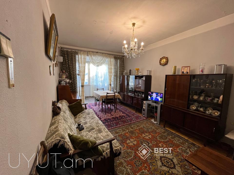 3 Սենյականոց Բնակարան Քարե Շենքում