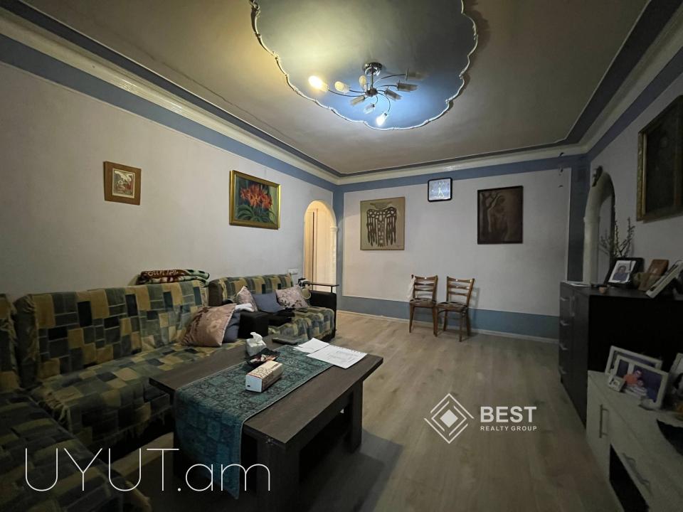 Էրեբունիում Ռոստովյան փողոցում, վաճառվում է 3 սենյականոց բնակարան