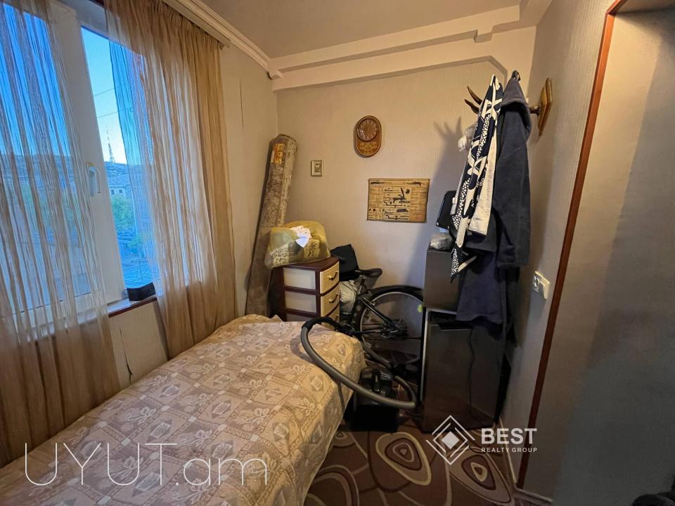Էրեբունիում Ռոստովյան փողոցում, վաճառվում է 3 սենյականոց բնակարան