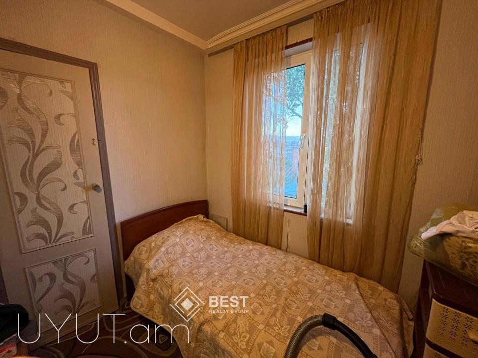 Էրեբունիում Ռոստովյան փողոցում, վաճառվում է 3 սենյականոց բնակարան