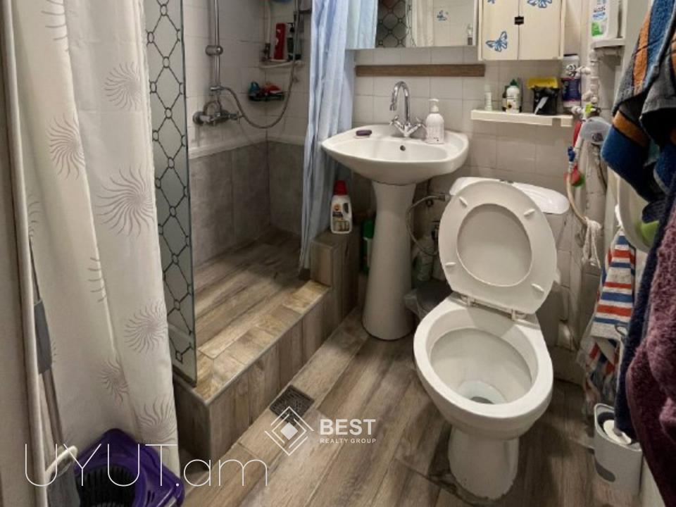 Էրեբունիում Ռոստովյան փողոցում, վաճառվում է 3 սենյականոց բնակարան