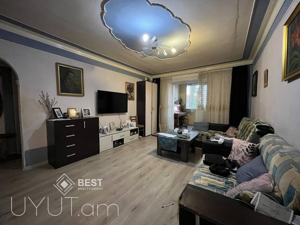 Էրեբունիում Ռոստովյան փողոցում, վաճառվում է 3 սենյականոց բնակարան