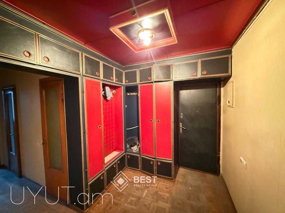 Օրբելի փողոցում վաճառվում է 3 սենյականոց բնակարան