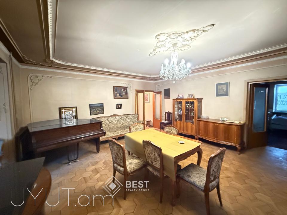 Օրբելի փողոցում վաճառվում է 3 սենյականոց բնակարան