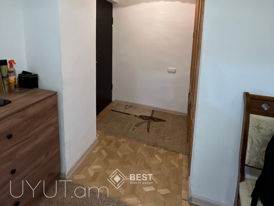 Վաճառվում է 5 սենյականոց բնակարան Էրեբունի Մոլի հարևանությամբ