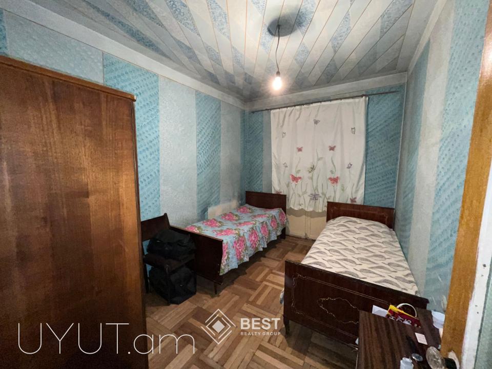 Էրեբունիում Արցախի պողոտայում, վաճառվում է 4 սենյականոց բնակարան