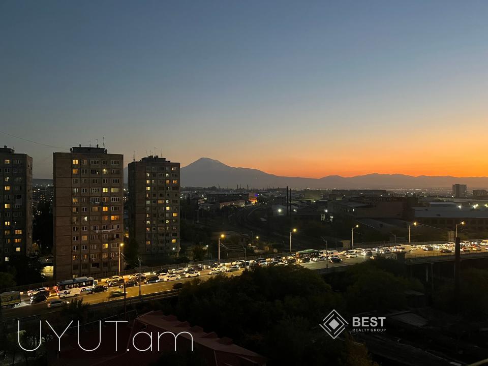 Վաճառվում է 4 սենյականոց բնակարան Էրեբունում Արցախի պողոտայում