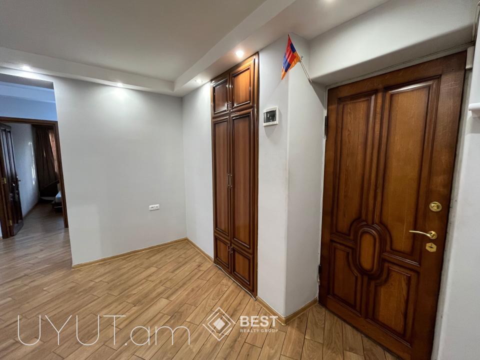 Վարձակալության է տրվում 3 սենյականոց բնակարան Էրեբունիում  Էրեբունի Մոլի հարևանությամբ