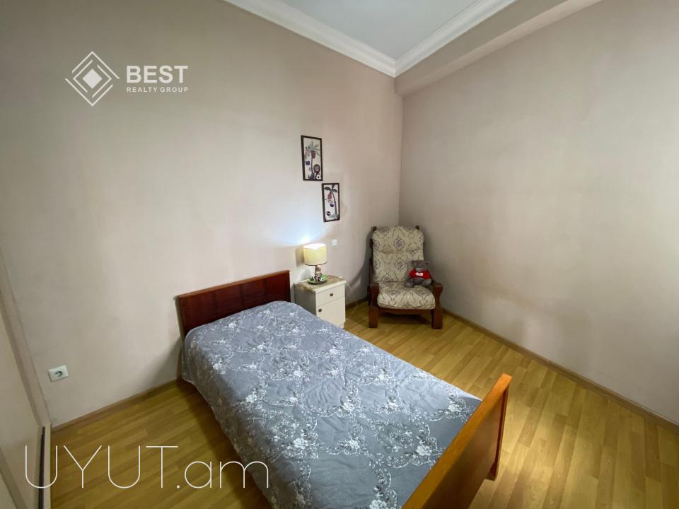 Արաբկիրում` Բարբյուսի փողոցում, նորակառույց շենքում, վաճառվում է 4 սենյականոց բնակարան