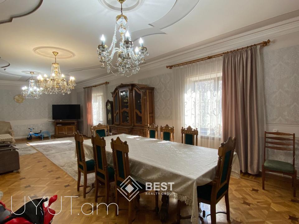 Առինջում վաճառվում է ընդարձակ 3 հարկանի առանձնատուն