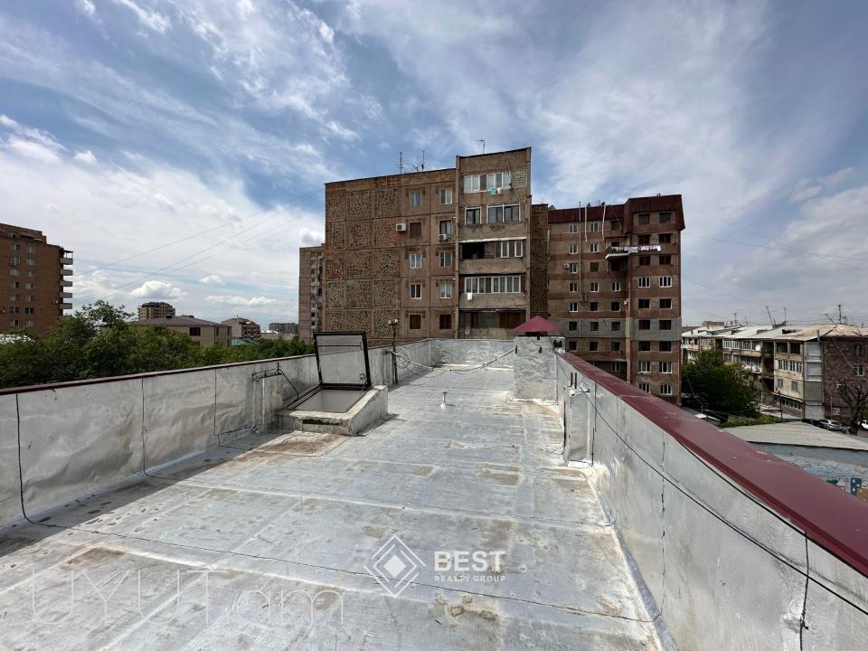 Կոմիտասի պողոտային կից, վաճառվում է ընդարձակ առանձնատուն