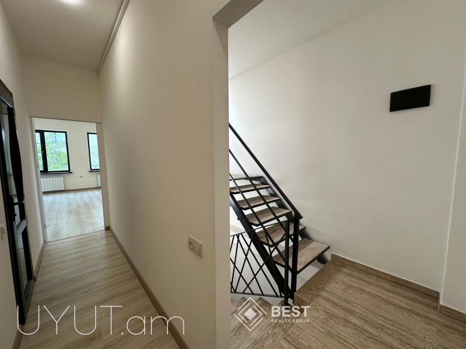 Կոմիտասի պողոտային կից, վաճառվում է ընդարձակ առանձնատուն