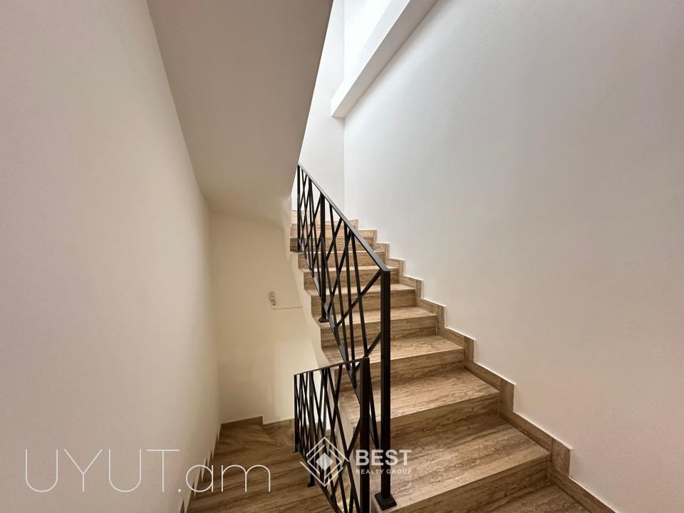 Կոմիտասի պողոտային կից, վաճառվում է ընդարձակ առանձնատուն