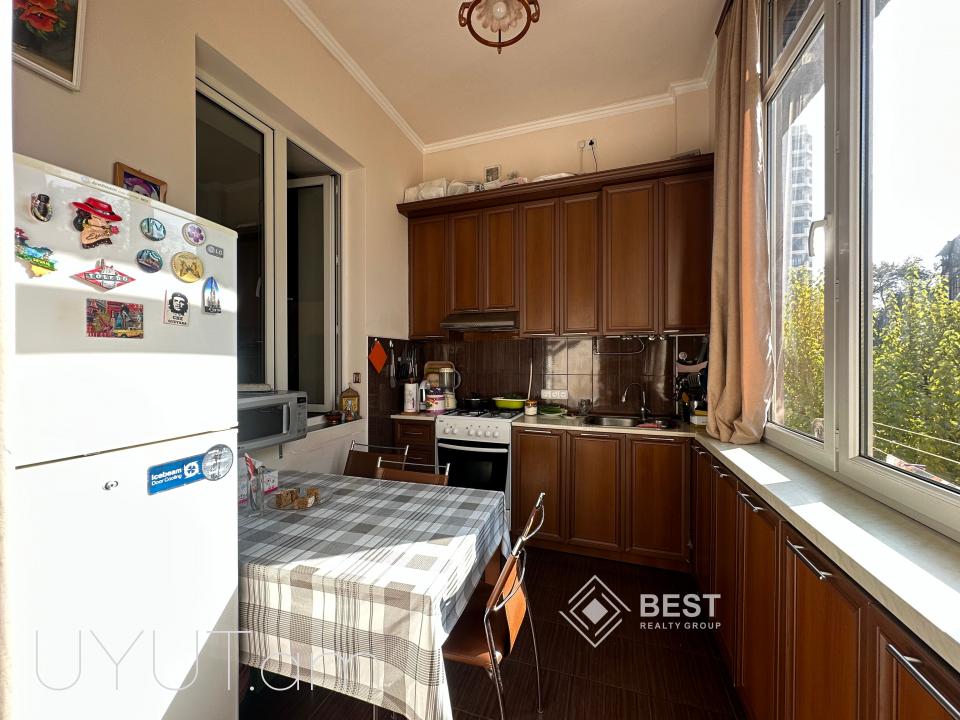Կիևյան փողոցում, վարձով է տրվում լուսավոր և արևոտ բնակարան