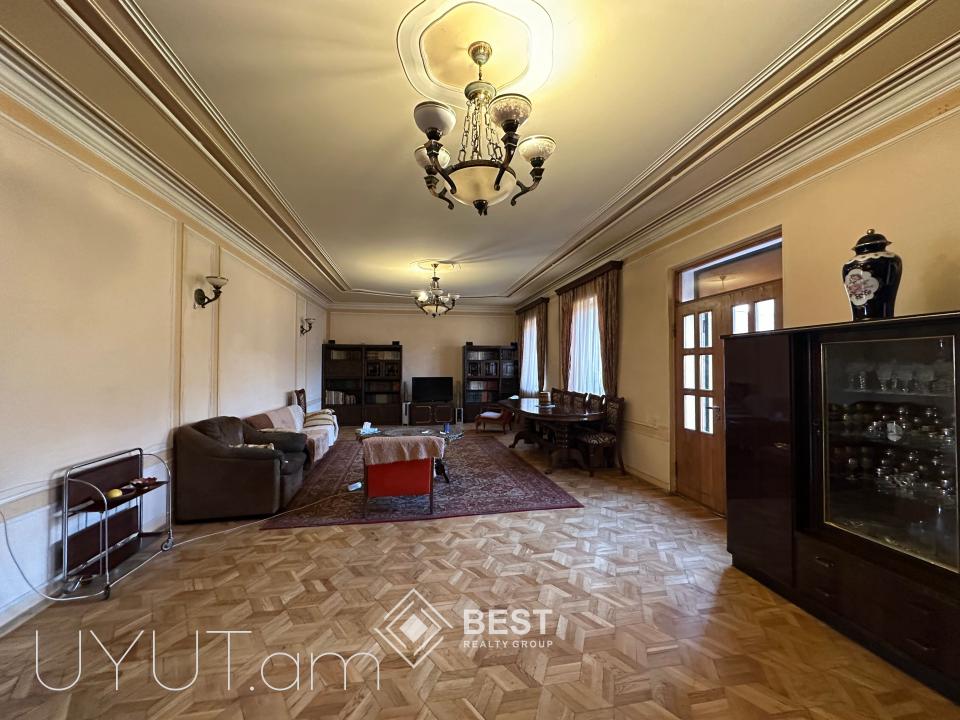 Առինջի լավագույն հատվածներից մեկում, վաճառվում է ընդարձակ առանձնատուն