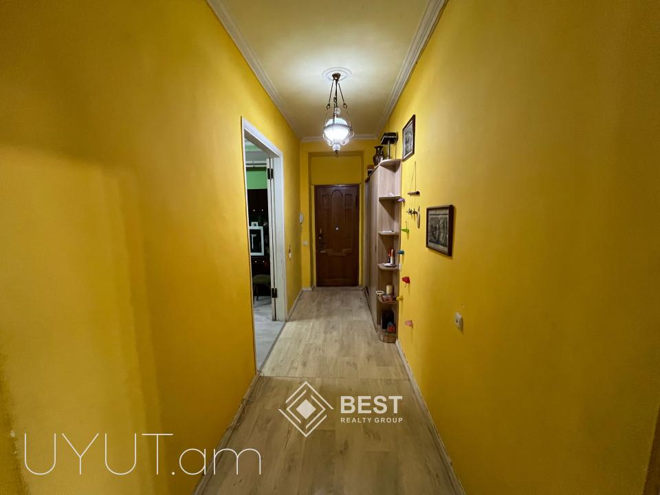 Էրեբունիում ` Արցախի պողոտայում, վարձով է տրվում 2 սենյակը 3 դարձրաց բնակարան