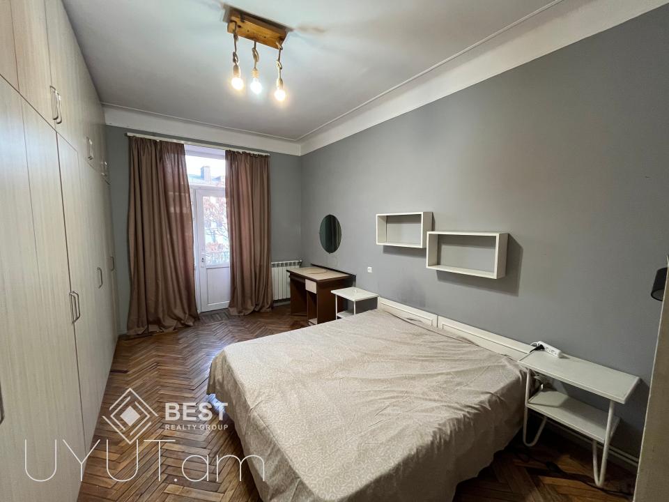 Էրեբունիում ` Արցախի պողոտայում, վարձով է տրվում 2 սենյակը 3 դարձրաց բնակարան