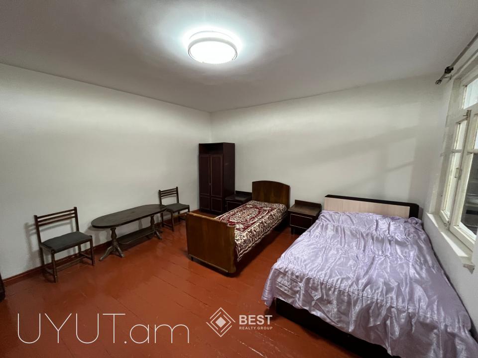 Էրեբունիում, Սասունցի Դավիթ փողոցում, վարձով է տրվում 1 սենյականոց քարե տուն
