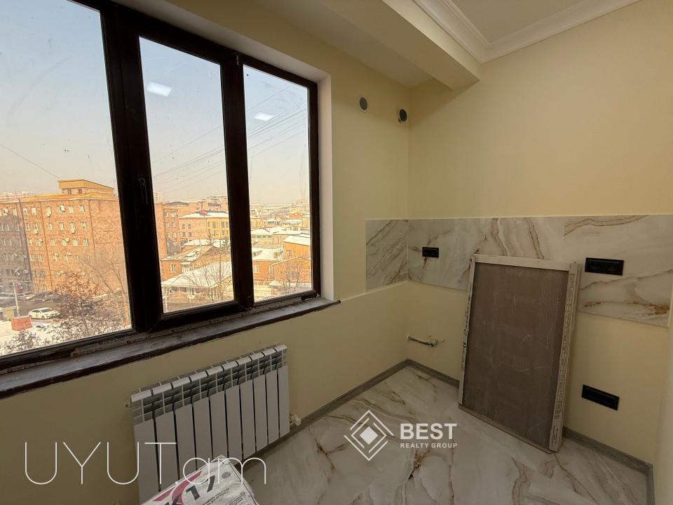 Զեյթունում Ահարոնյան փողոցում, քարե շենքում, վաճառվում է 2 սենյականոց բնակարան 