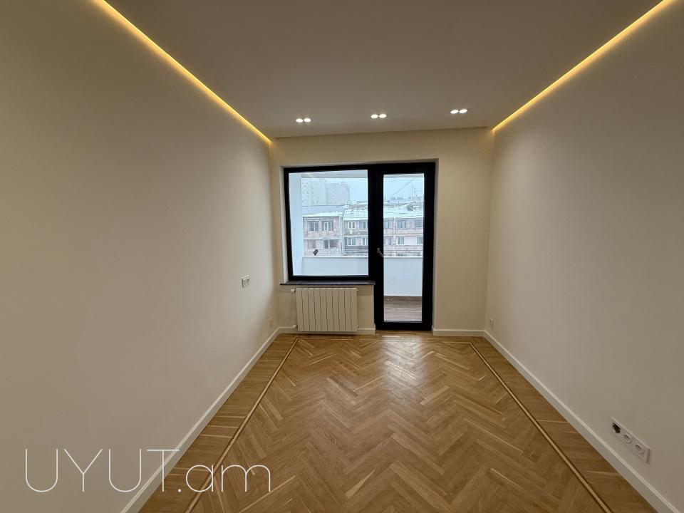 Վաճառվում է 3 սենյականոց բնակարան Սունդուկյան փողոցում