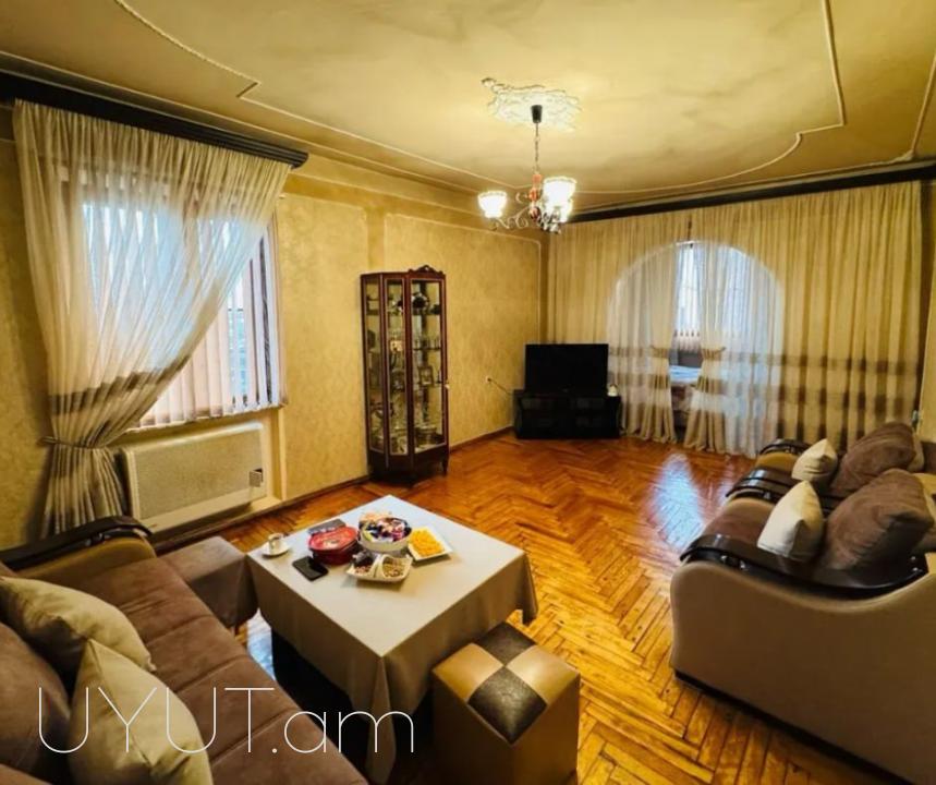 Երևան մոլի հարևանությամբ վաճառվում է 3 սենյականոց բնակարան