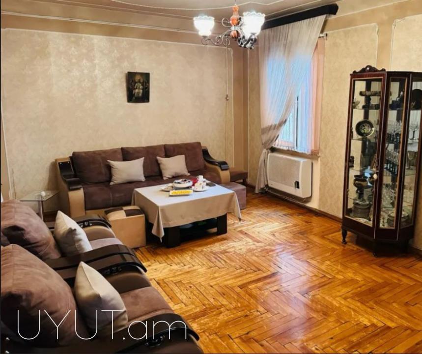 Երևան մոլի հարևանությամբ վաճառվում է 3 սենյականոց բնակարան