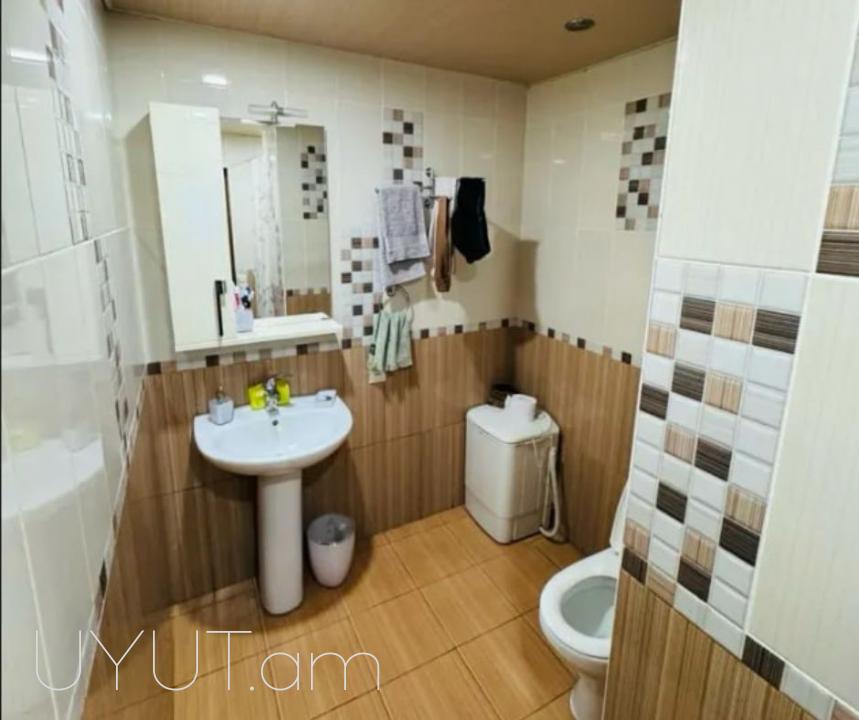 Երևան մոլի հարևանությամբ վաճառվում է 3 սենյականոց բնակարան