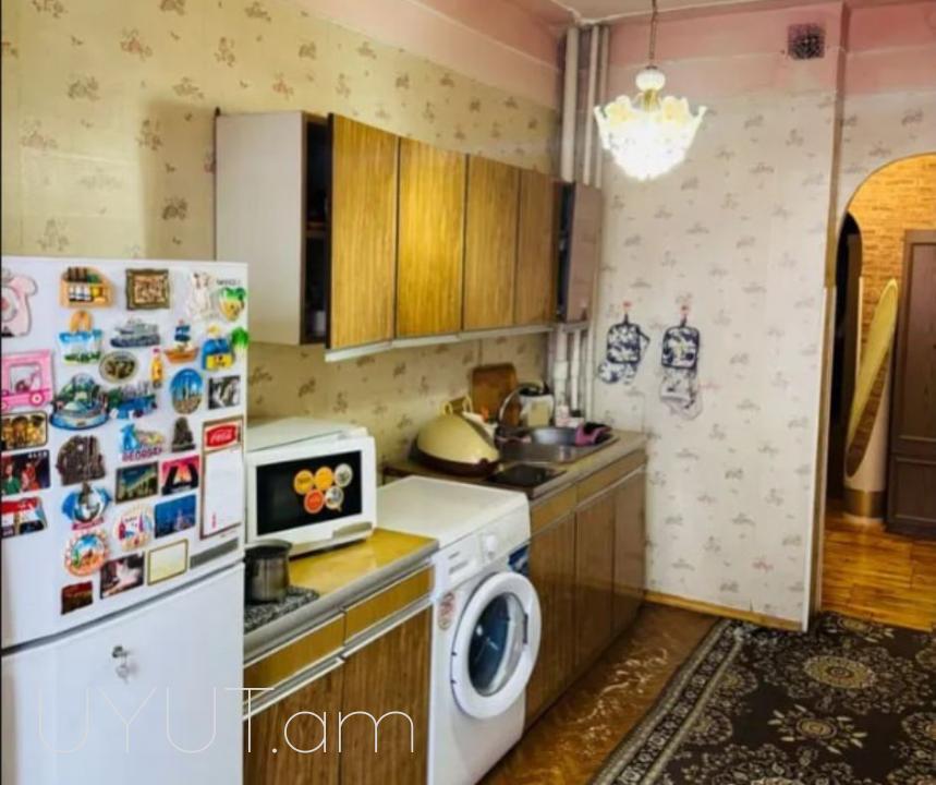 Երևան մոլի հարևանությամբ վաճառվում է 3 սենյականոց բնակարան