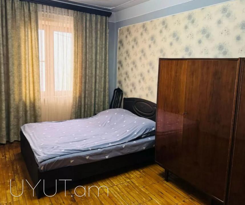 Երևան մոլի հարևանությամբ վաճառվում է 3 սենյականոց բնակարան
