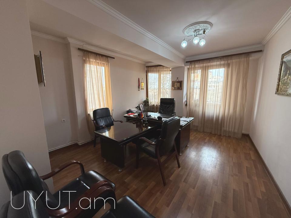  Արաբկիրում ` Գրիբոյեդով փողոցում, նորակառույց շենքում, վաճառվում է 3 սենյականոց բնակարան 