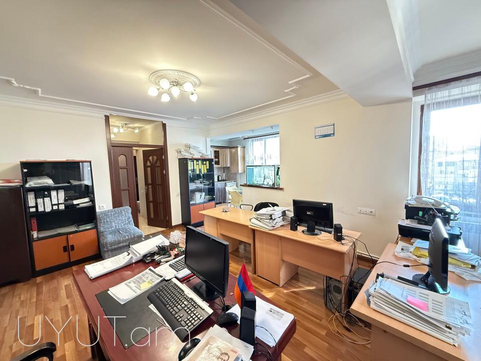  Արաբկիրում ` Գրիբոյեդով փողոցում, նորակառույց շենքում, վաճառվում է 3 սենյականոց բնակարան 