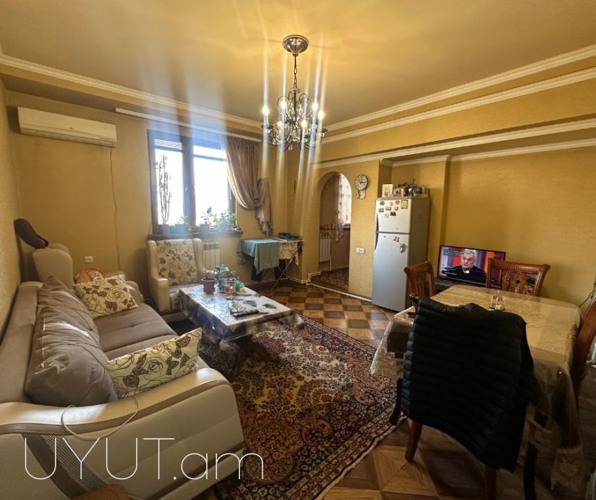 Կենտրոնում ` Տիգրան Մեծ պողոտայում, վաճառվում է 2 սենյականոց բնակարան